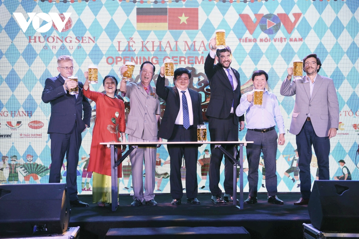 Hào hứng thưởng thức bia Đức tại Lễ hội văn hoá Việt - Đức Kulturfest 2020